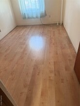 24-32 23rd St in Queens, NY - Foto de edificio - Building Photo