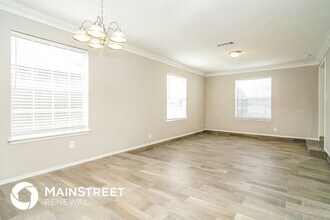 6615 W Lynn Creek Dr in Arlington, TX - Foto de edificio - Building Photo