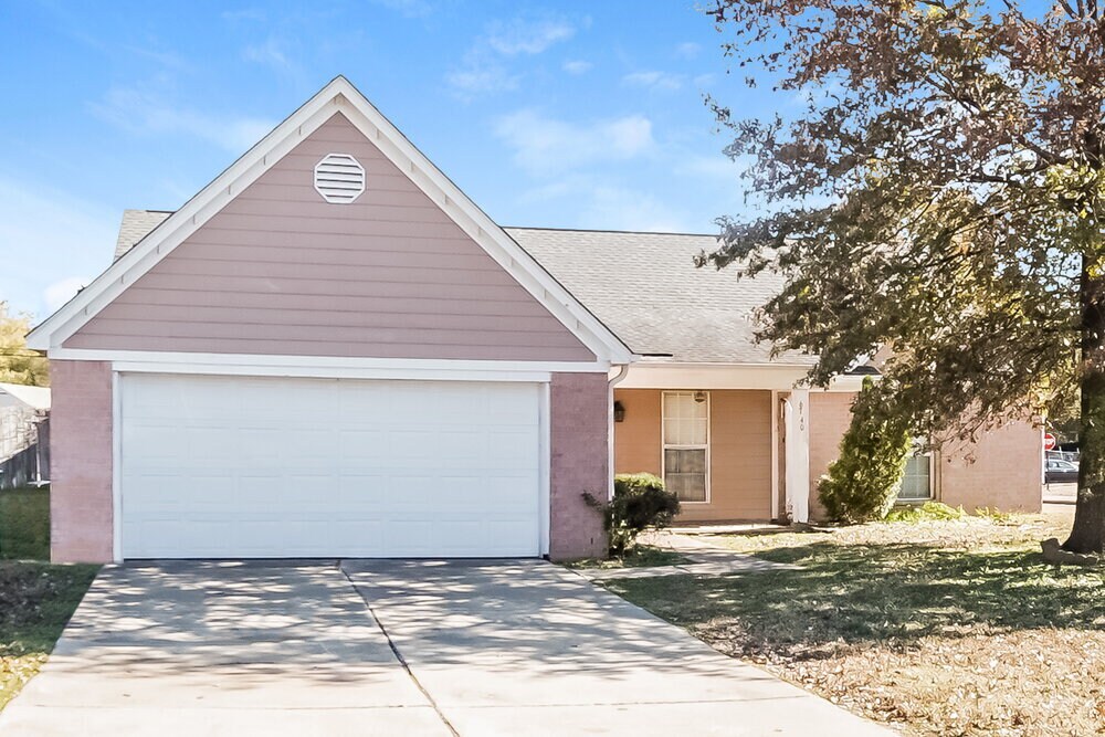 6740 Hunter's Crossing Rd in Horn Lake, MS - Building Photo