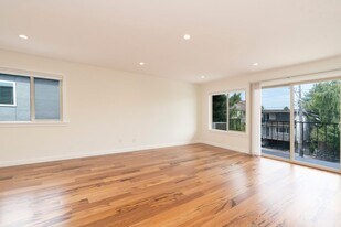 4513 Fremont Ave N in Seattle, WA - Building Photo