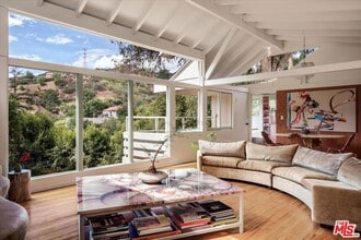 2764 Outpost Dr in Los Angeles, CA - Building Photo - Building Photo