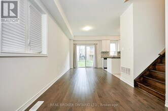 3957 Koenig Rd in Burlington, ON - Building Photo - Building Photo
