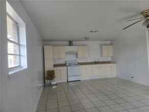 901 W Genie St in Chalmette, LA - Building Photo - Building Photo