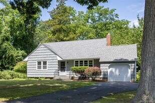 795 Pine Tree Rd in Cutchogue, NY - Building Photo