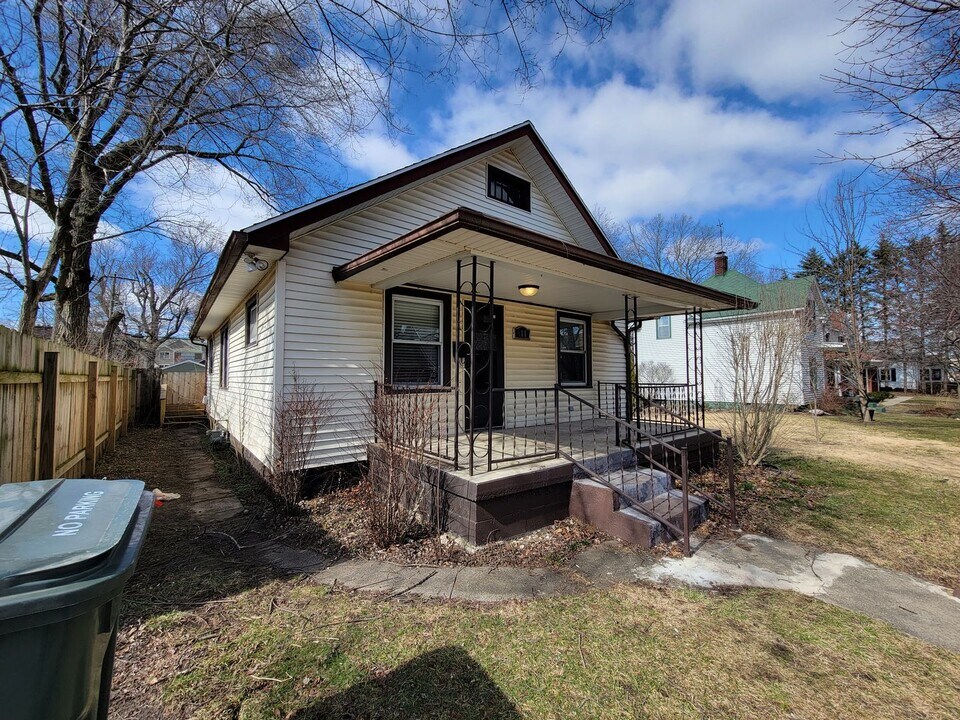 611 N Frances St-Unit -1 in South Bend, IN - Building Photo