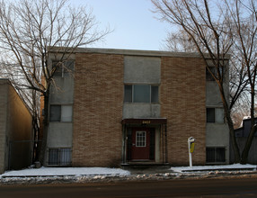 2407 W Broadway Ave in Minneapolis, MN - Building Photo - Building Photo