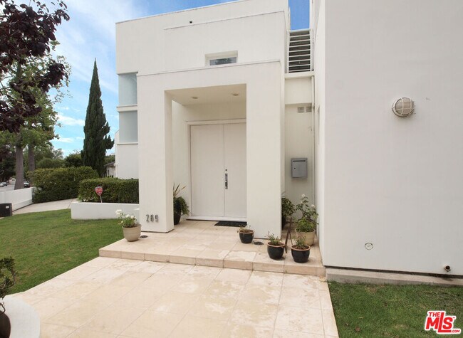 269 N Bundy Dr in Los Angeles, CA - Building Photo - Building Photo
