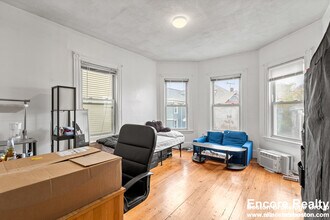 78 Hillside St, Unit #3 in Boston, MA - Foto de edificio - Building Photo