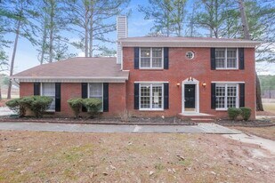9908 Point View Dr in Jonesboro, GA - Building Photo