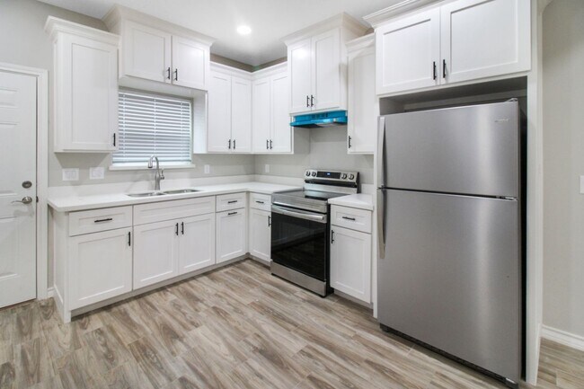 2813 E Israel Ave in Alton, TX - Building Photo - Building Photo