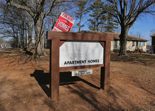 Milltowne Square Apartment Homes in Belmont, NC - Building Photo - Building Photo