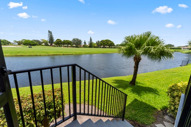 551 Greensward Ln in Delray Beach, FL - Building Photo - Building Photo