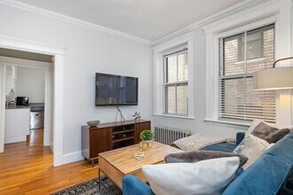 70 Phillips St, Unit #1 in Boston, MA - Building Photo - Building Photo