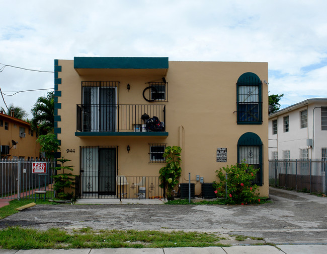 944 NW 6th St in Miami, FL - Building Photo - Building Photo