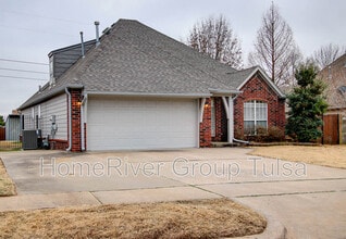 718 West 118th St S in Jenks, OK - Building Photo - Building Photo