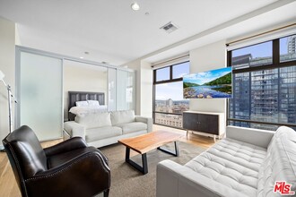 801S S Grand Ave in Los Angeles, CA - Building Photo - Building Photo