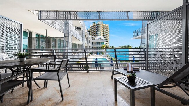 1437 Collins Ave, Unit 327 in Miami Beach, FL - Building Photo - Building Photo