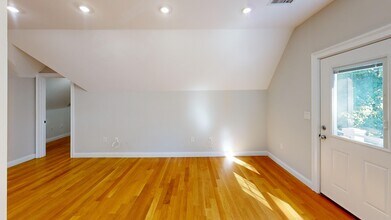 62 Gordon St, Unit 62 gordon street unit 3 in Boston, MA - Building Photo - Building Photo