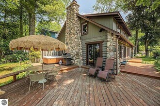 843 N South Long Lake Rd in Traverse City, MI - Building Photo - Building Photo