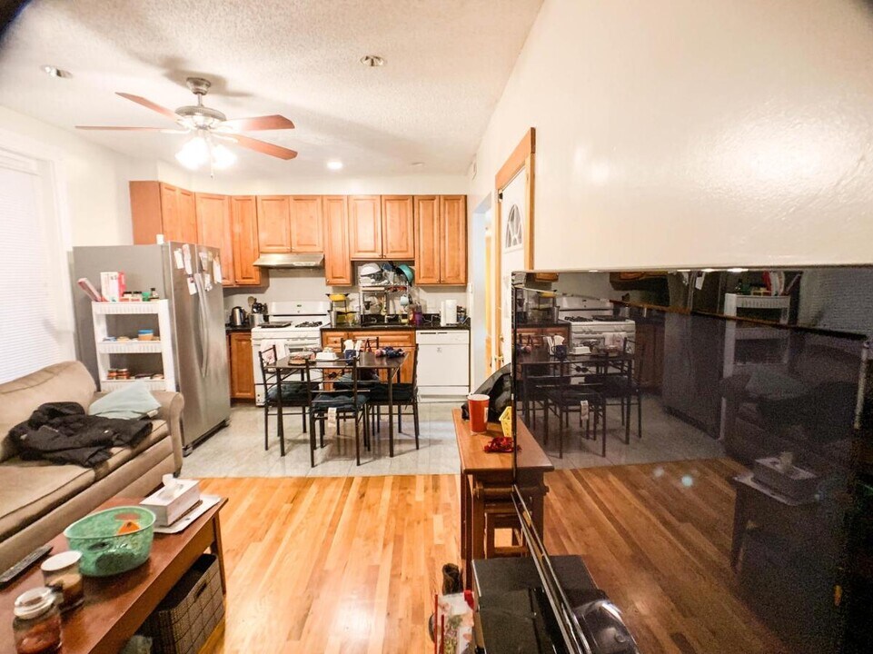 127 Cedar St, Unit 3 in Boston, MA - Foto de edificio