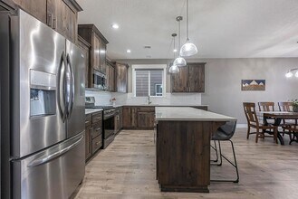 1209 Thunderbird Ave S in Salem, OR - Building Photo - Building Photo