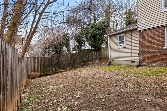 761 King St in Charlottesville, VA - Foto de edificio - Building Photo