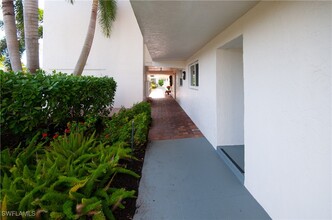 29 High Point Cir E in Naples, FL - Building Photo - Building Photo