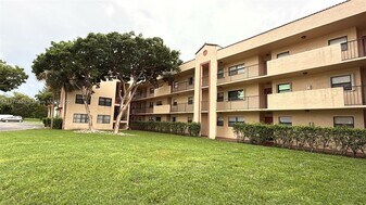 3396 Foxcroft Rd in Miramar, FL - Building Photo