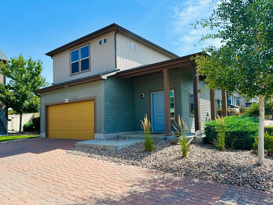 19195 E 55th Ave in Denver, CO - Building Photo