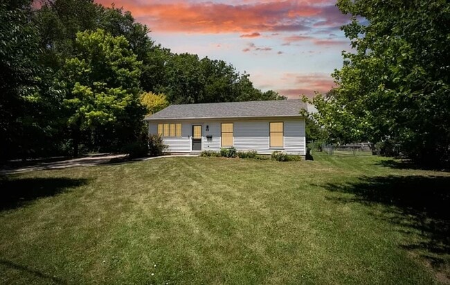 98 E Sycamore St in Normal, IL - Foto de edificio - Building Photo