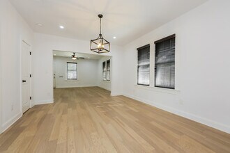 302 W Dabney St in Cleburne, TX - Building Photo - Building Photo