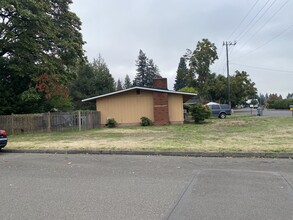 400 S Elm St in Canby, OR - Building Photo - Building Photo