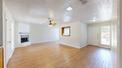 2812 Adrienne Dr in College Station, TX - Foto de edificio - Building Photo