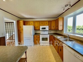170 Jupiter Ct in Kelowna, BC - Building Photo - Building Photo