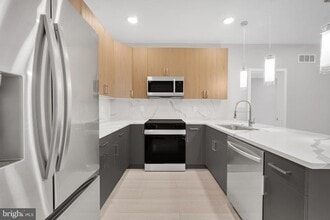 1111 S 24th St in Philadelphia, PA - Foto de edificio - Building Photo