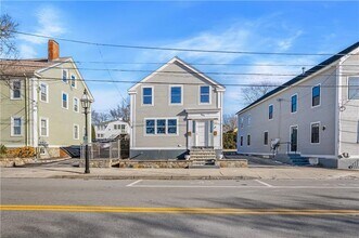 484 Thames St in Bristol, RI - Building Photo - Building Photo