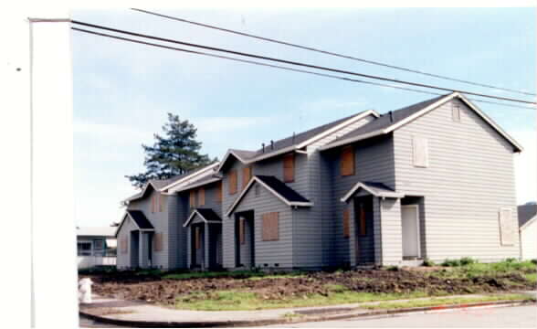 400 Earle St in Santa Rosa, CA - Building Photo - Building Photo