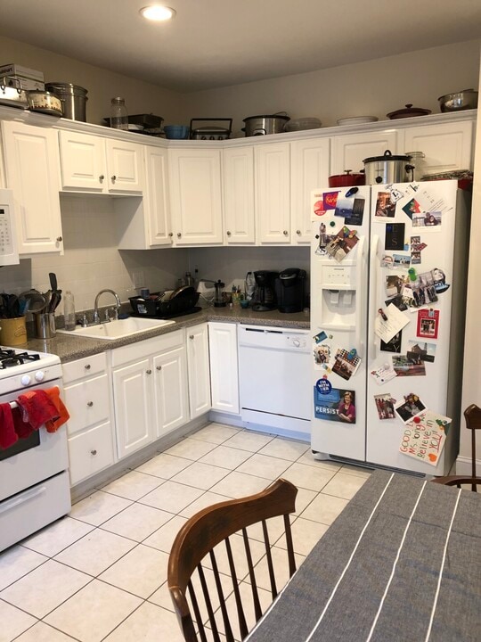 56 Hobson St, Unit 2 in Boston, MA - Building Photo