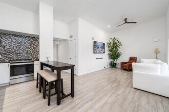 2200 Dickson Dr in Austin, TX - Building Photo - Building Photo