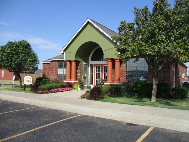 Greentree Village Apartments in Amarillo, TX - Building Photo