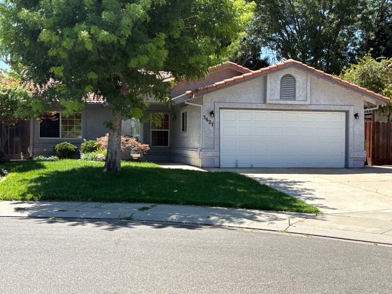 3627 Avocet Ct in Merced, CA - Building Photo