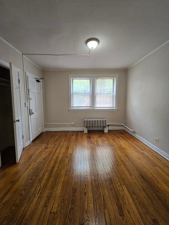 6910 N Ravenswood Ave, Unit 1 in Chicago, IL - Foto de edificio