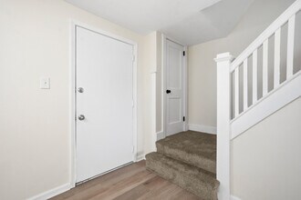 437 5th St, Unit #2 - Right in Carnegie, PA - Building Photo - Building Photo