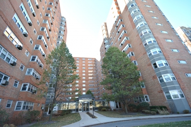 4960 N Marine Dr, Unit 1415