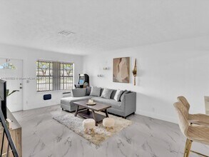 1092 SW 3rd St in Hallandale Beach, FL - Building Photo - Building Photo