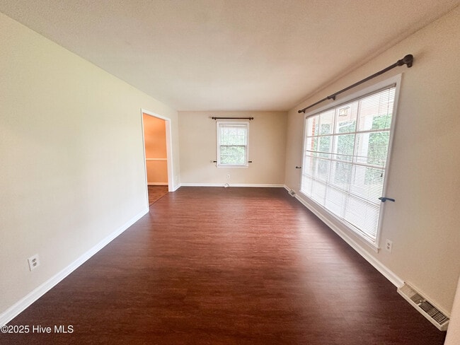 421 Windward Dr in Wilmington, NC - Building Photo - Building Photo