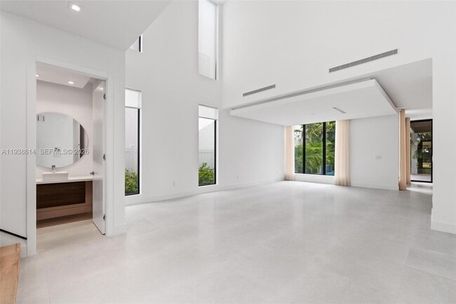 10536 NW 67th Ter in Doral, FL - Building Photo - Building Photo