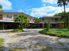 1464 Gallop Dr in Loxahatchee, FL - Building Photo