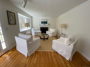 91 Raymond St in Darien, CT - Building Photo - Building Photo