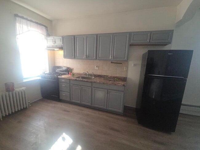 819 24th St in Union City, NJ - Building Photo - Building Photo